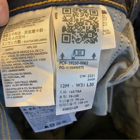 Levi's woman’s Classic Straight Jean hi rise dark wash NWOT size 12 -31x30 - Picture 10 of 12